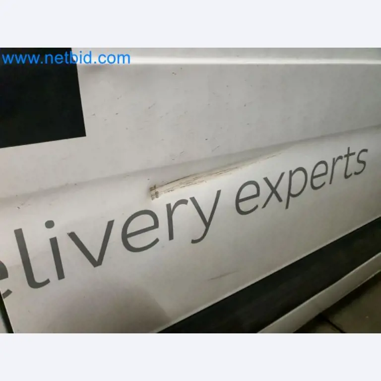 Transporteur van een pakketdienst-35