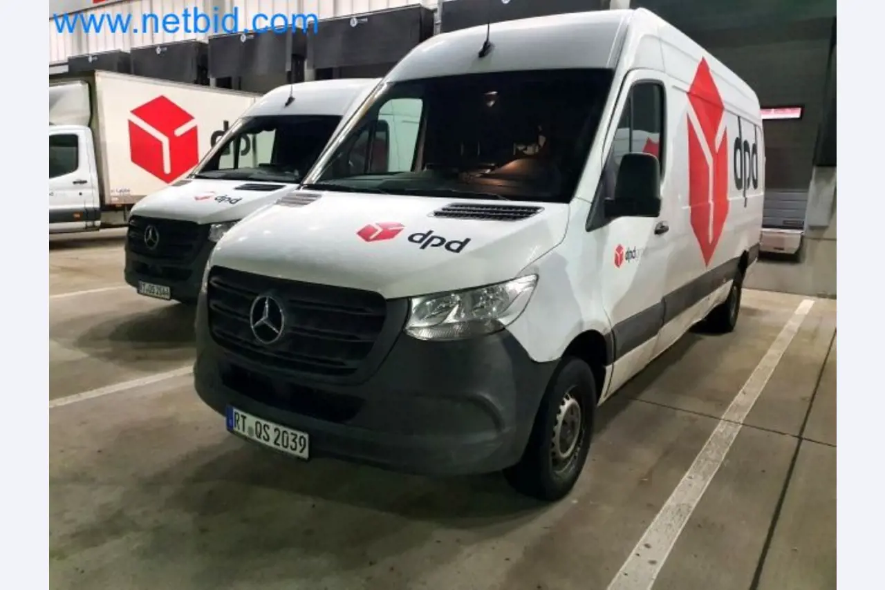 Transporteur van een pakketdienst-3