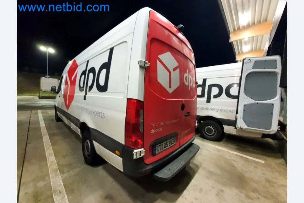 Transporteur van een pakketdienst-4