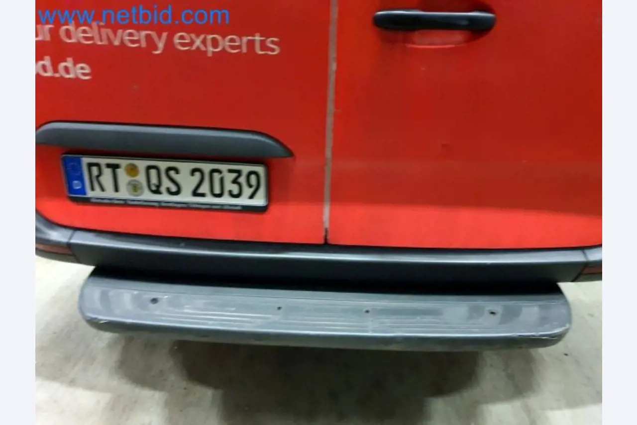 Transporteur van een pakketdienst-8