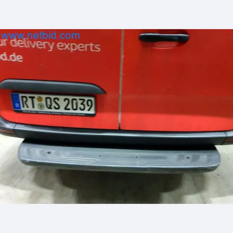 Transporteur van een pakketdienst-8