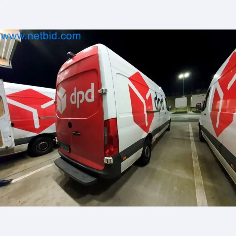 Transporteur van een pakketdienst-9