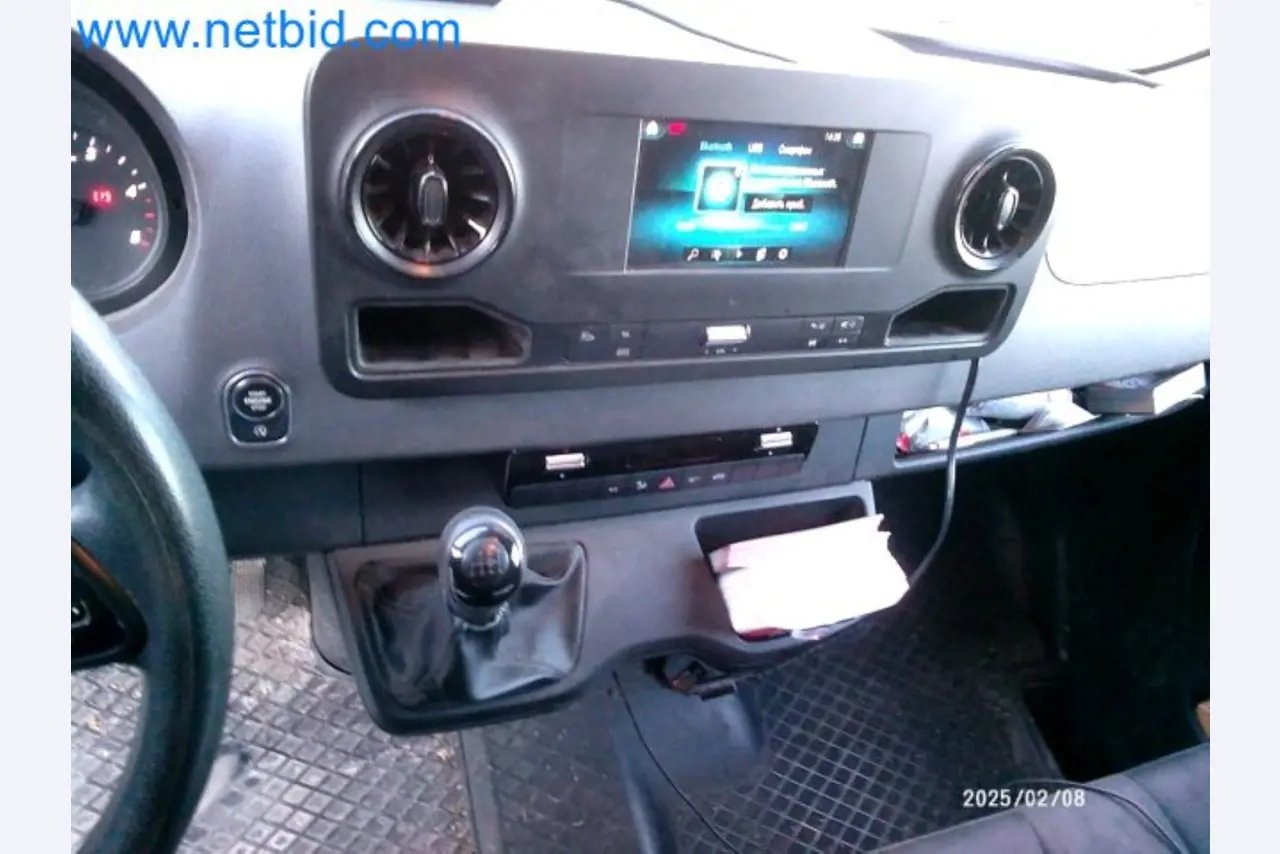 Přepravce balíkové služby-18