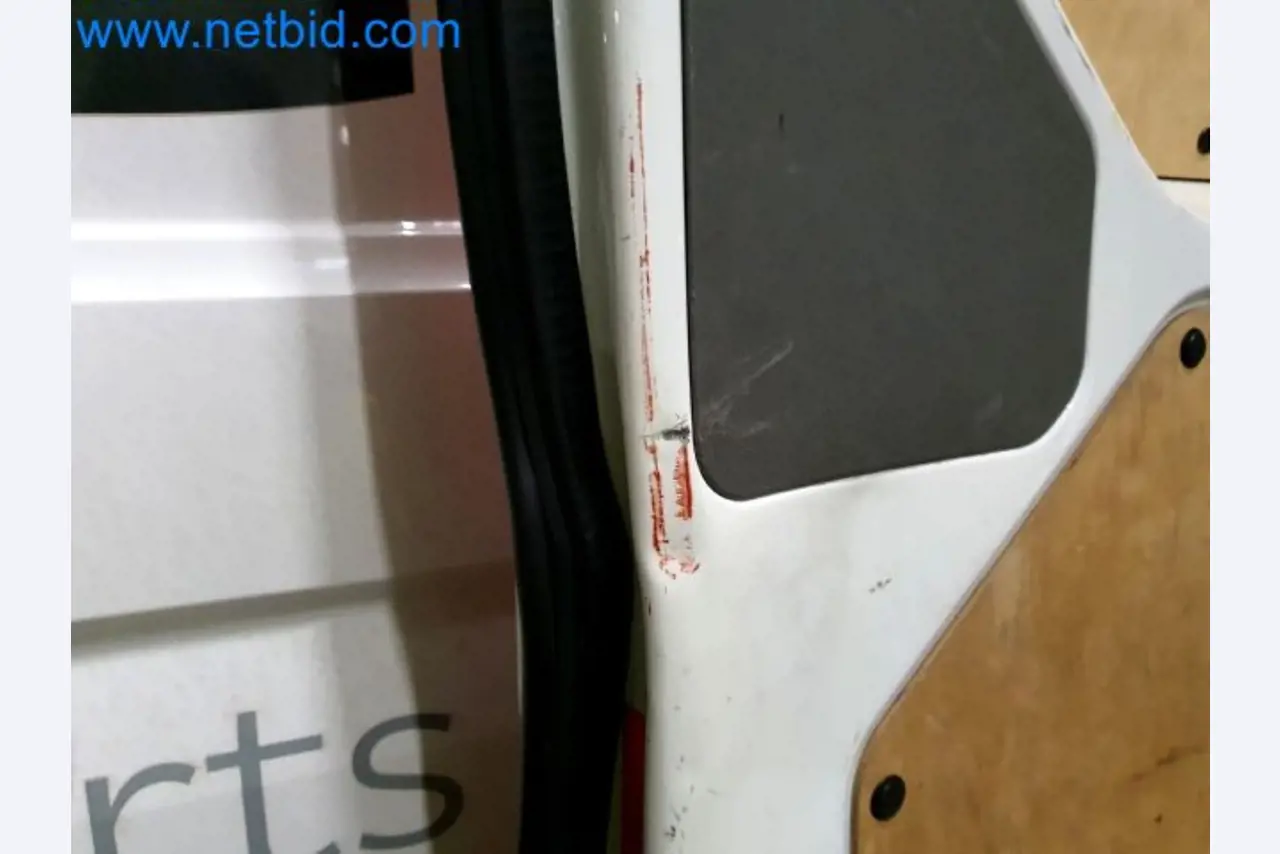 Transporteur van een pakketdienst-13