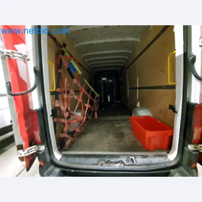 Transporteur van een pakketdienst-20