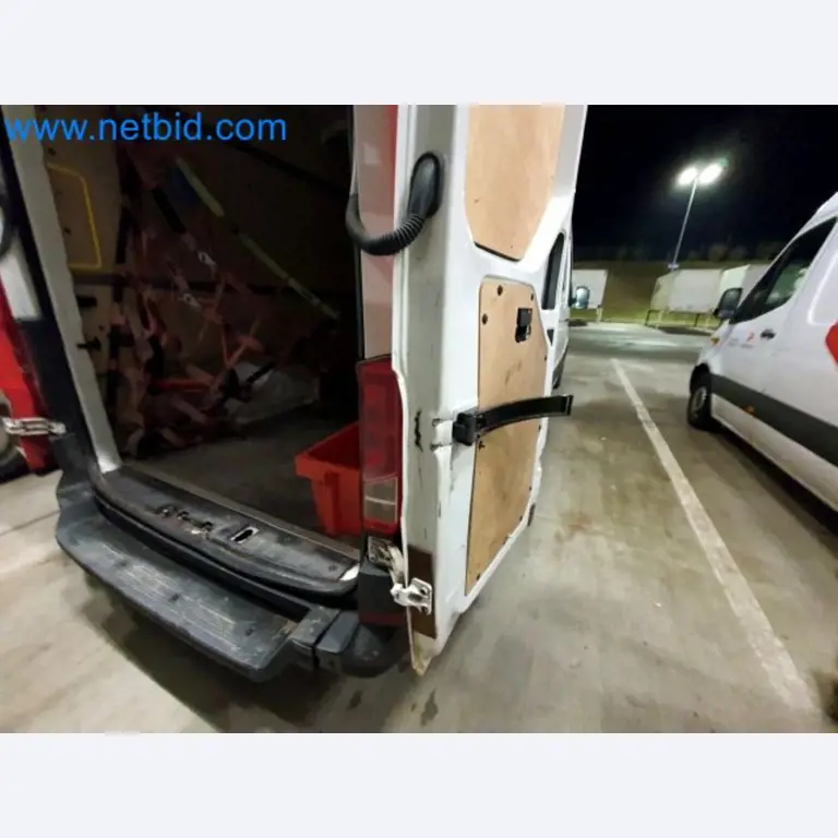 Transporteur van een pakketdienst-22