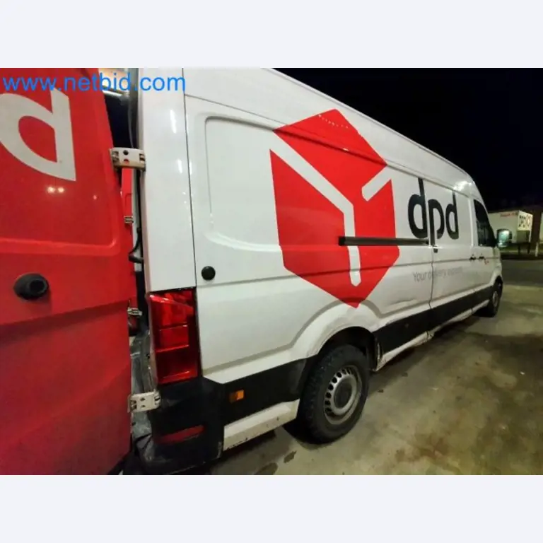 Transporteur van een pakketdienst-24