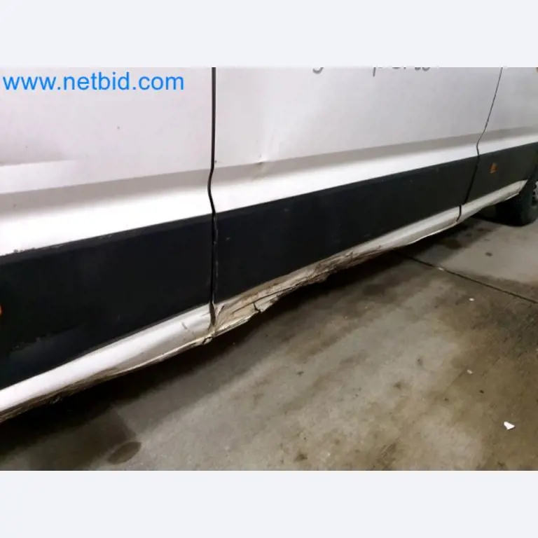 Transporteur van een pakketdienst-28