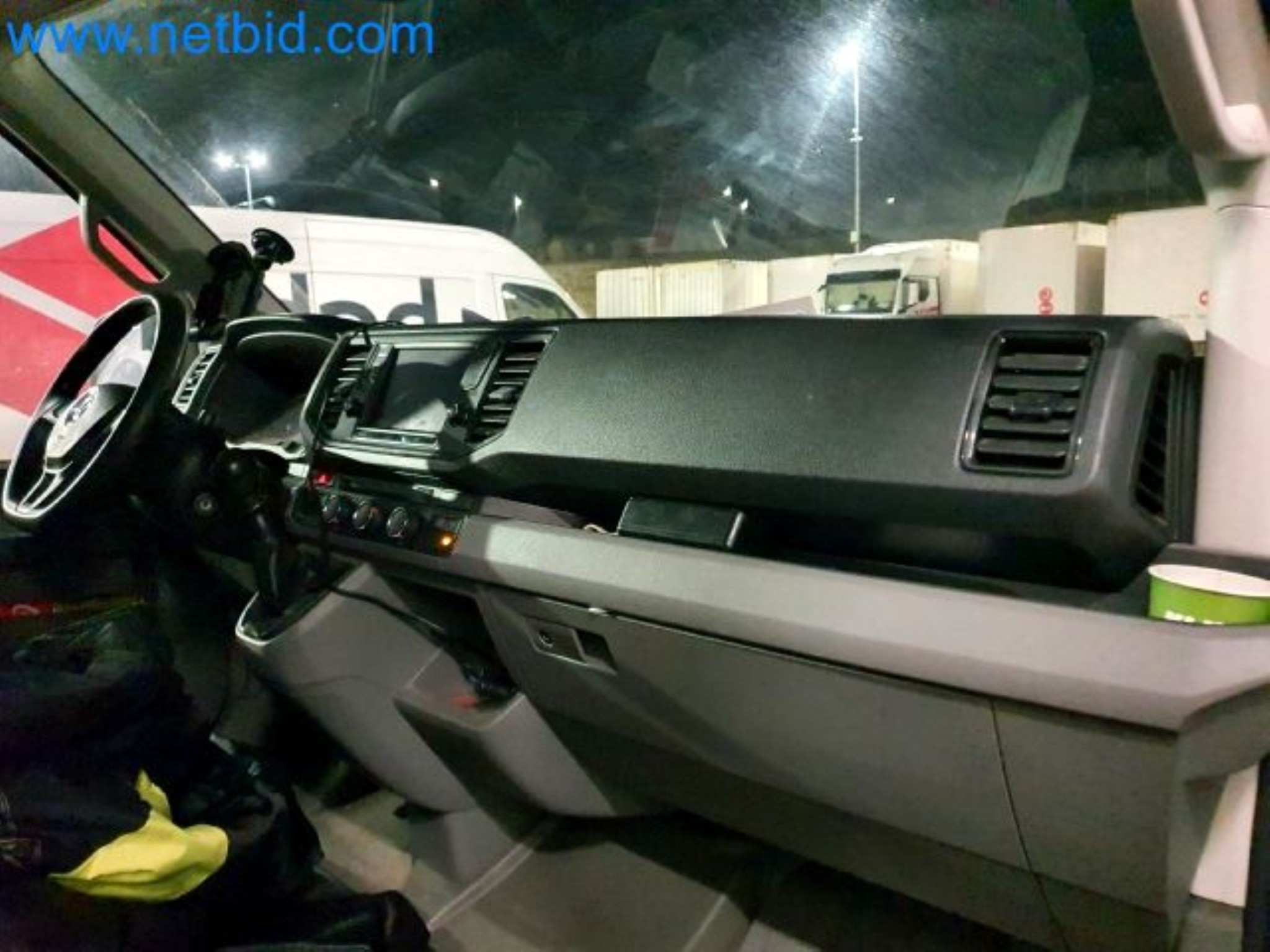 Przewoźnik paczek-30