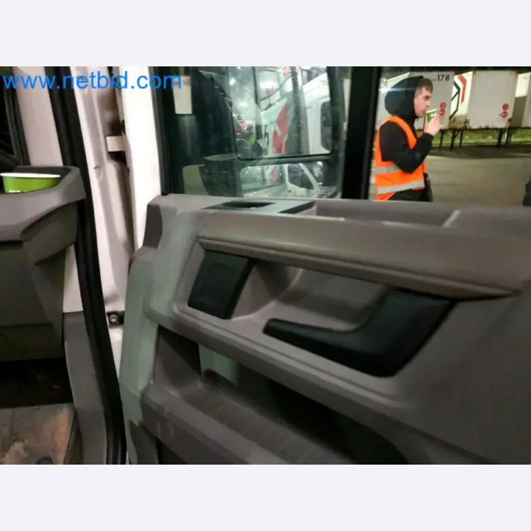 Transporteur van een pakketdienst-31