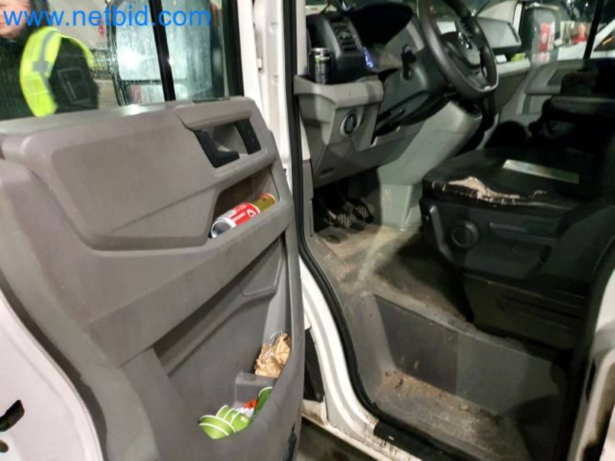 Przewoźnik paczek-32