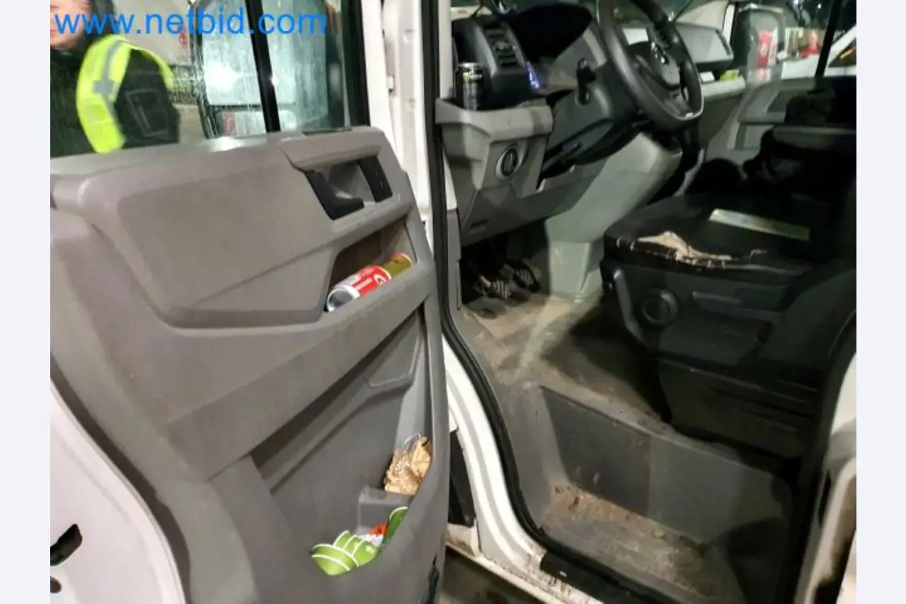 Transporteur van een pakketdienst-32