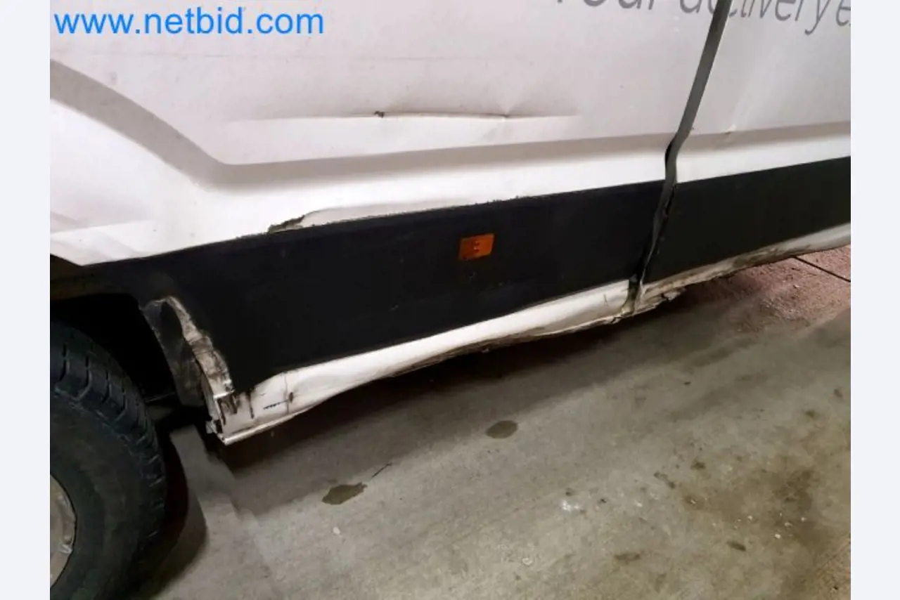 Transporteur van een pakketdienst-48