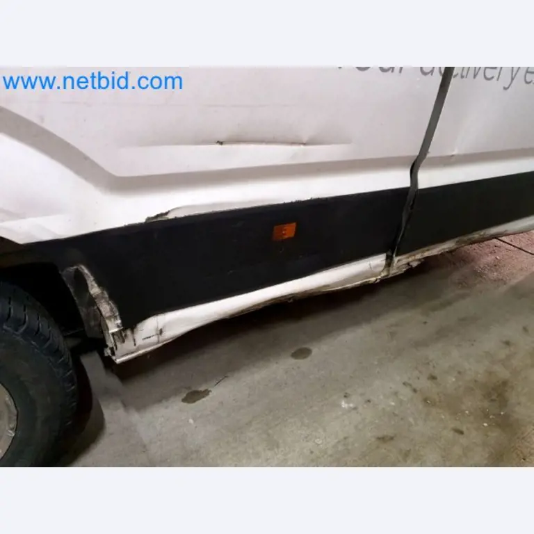 Transporteur van een pakketdienst-48