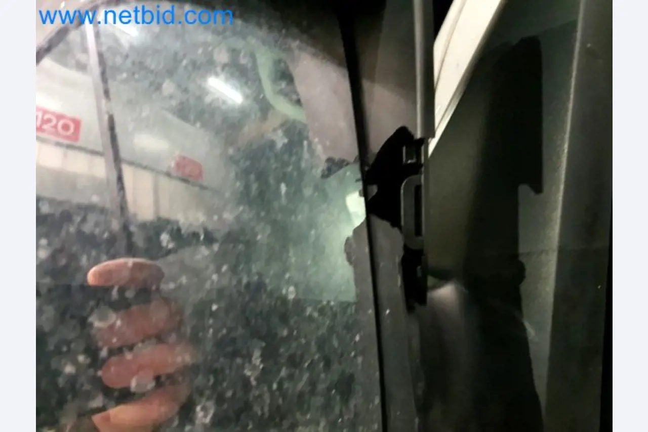 Transporteur van een pakketdienst-8