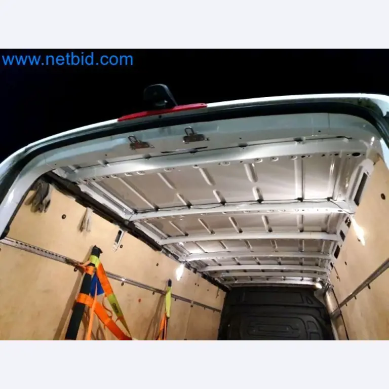 Transporteur van een pakketdienst-10