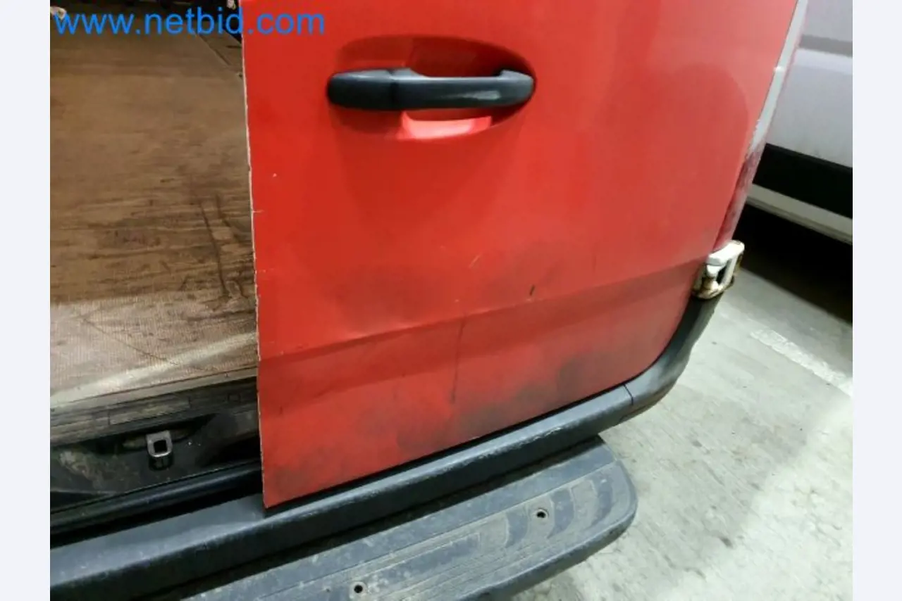 Transporteur van een pakketdienst-13