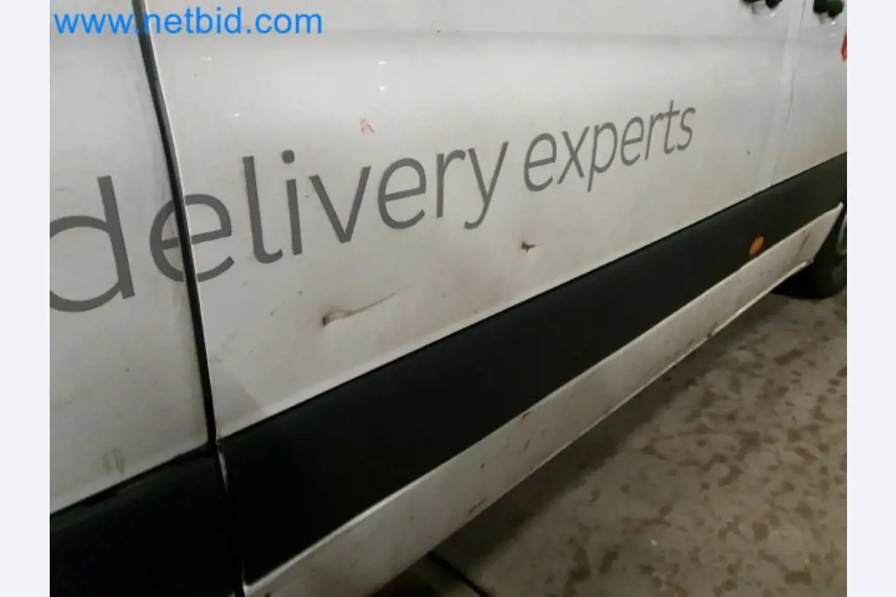 Transporteur van een pakketdienst-17