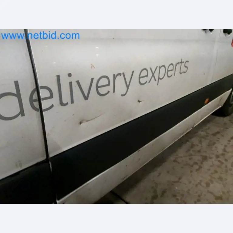 Transporteur van een pakketdienst-17