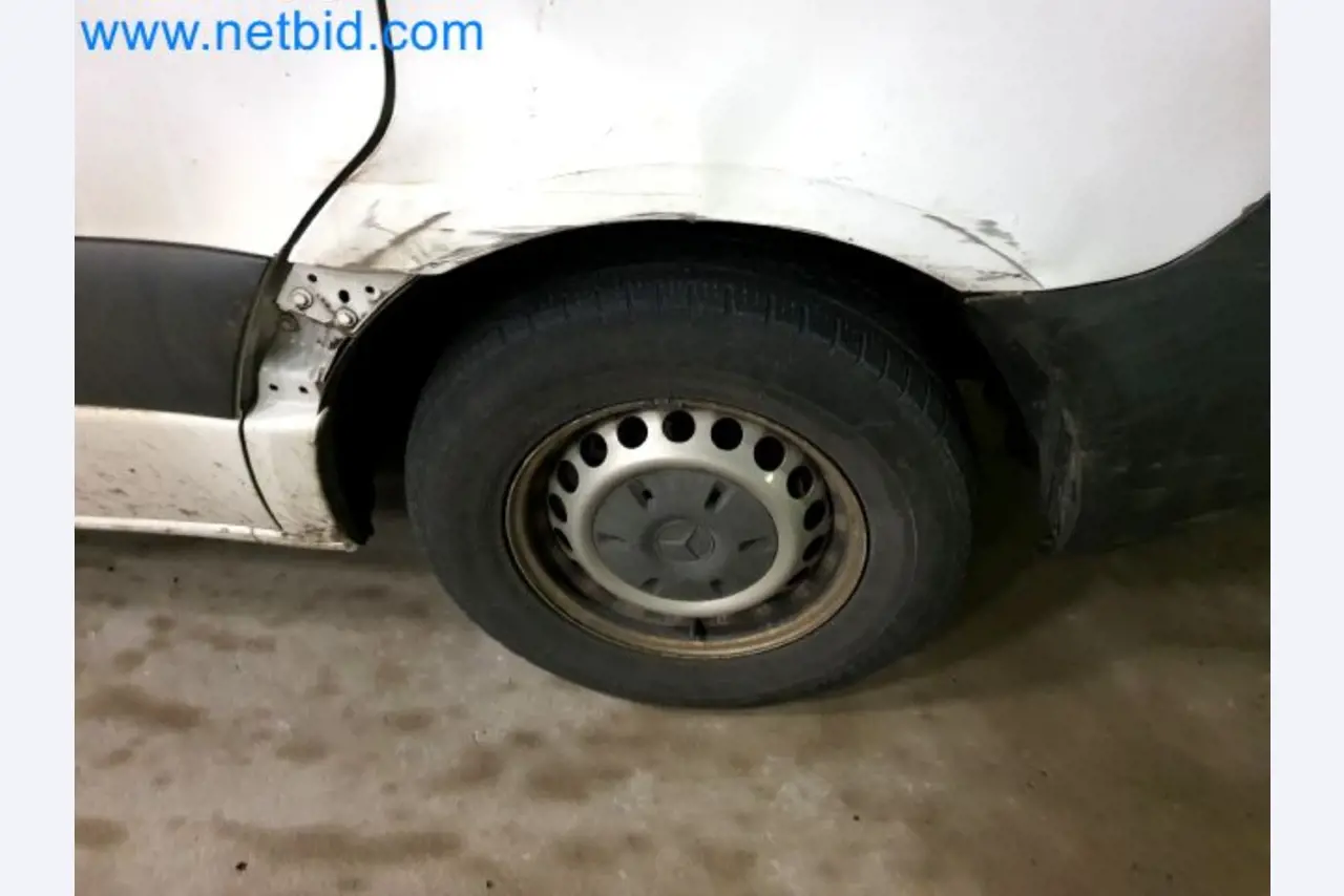 Transporteur van een pakketdienst-18