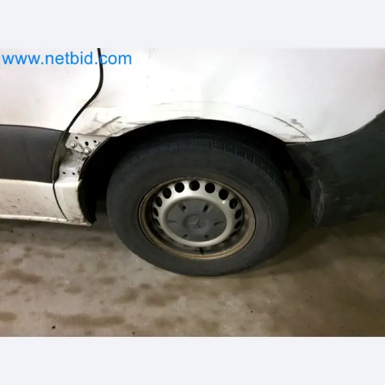 Transporteur van een pakketdienst-18