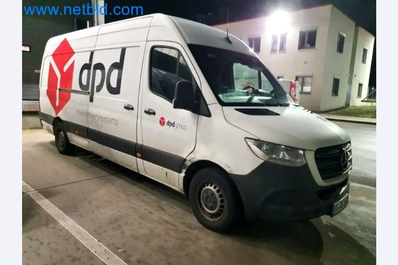 Transporteur van een pakketdienst-19