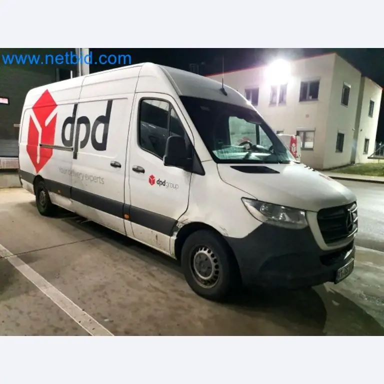 Transporteur van een pakketdienst-19