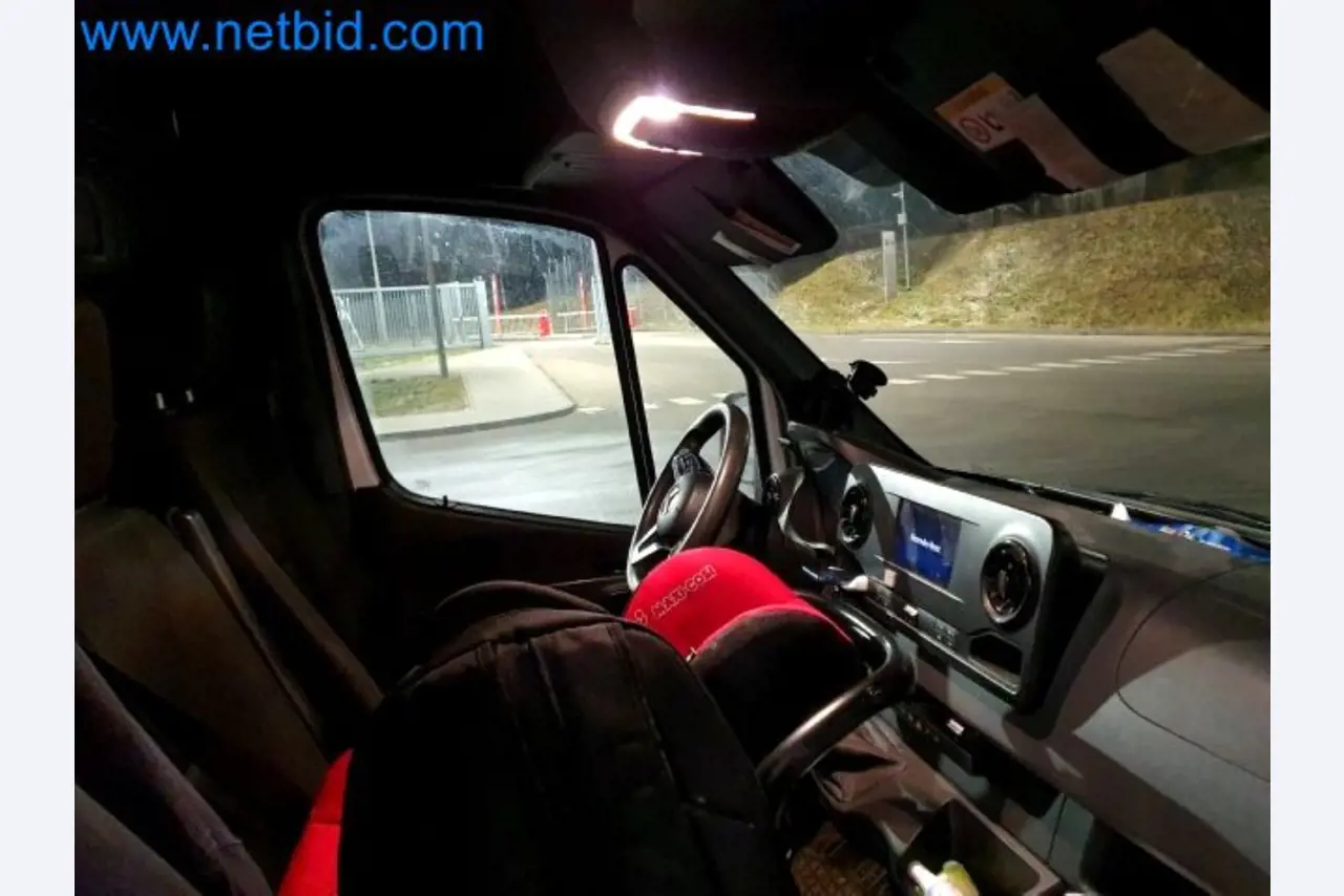 Transporteur van een pakketdienst-20