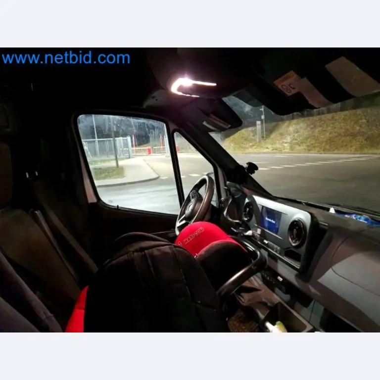 Transporteur van een pakketdienst-20