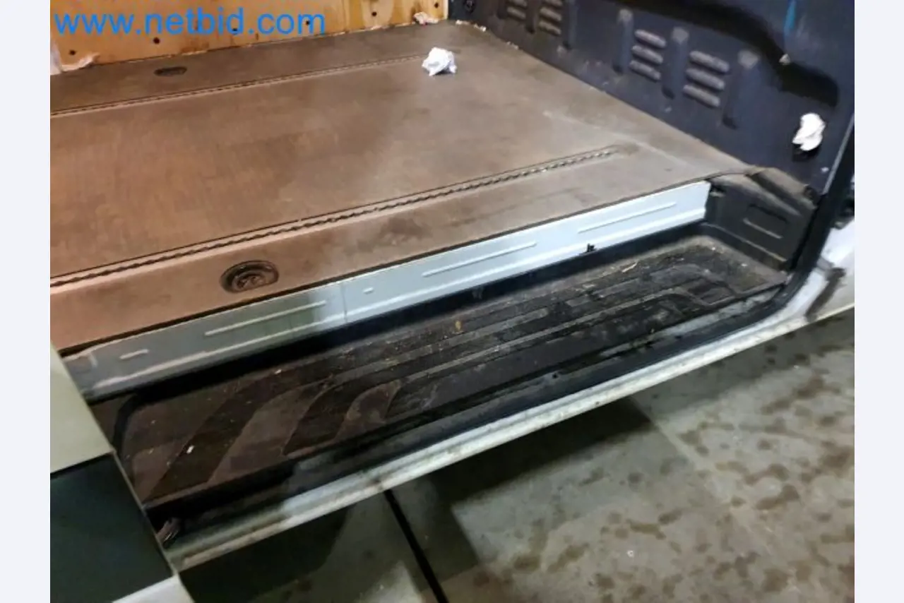 Transporteur van een pakketdienst-21