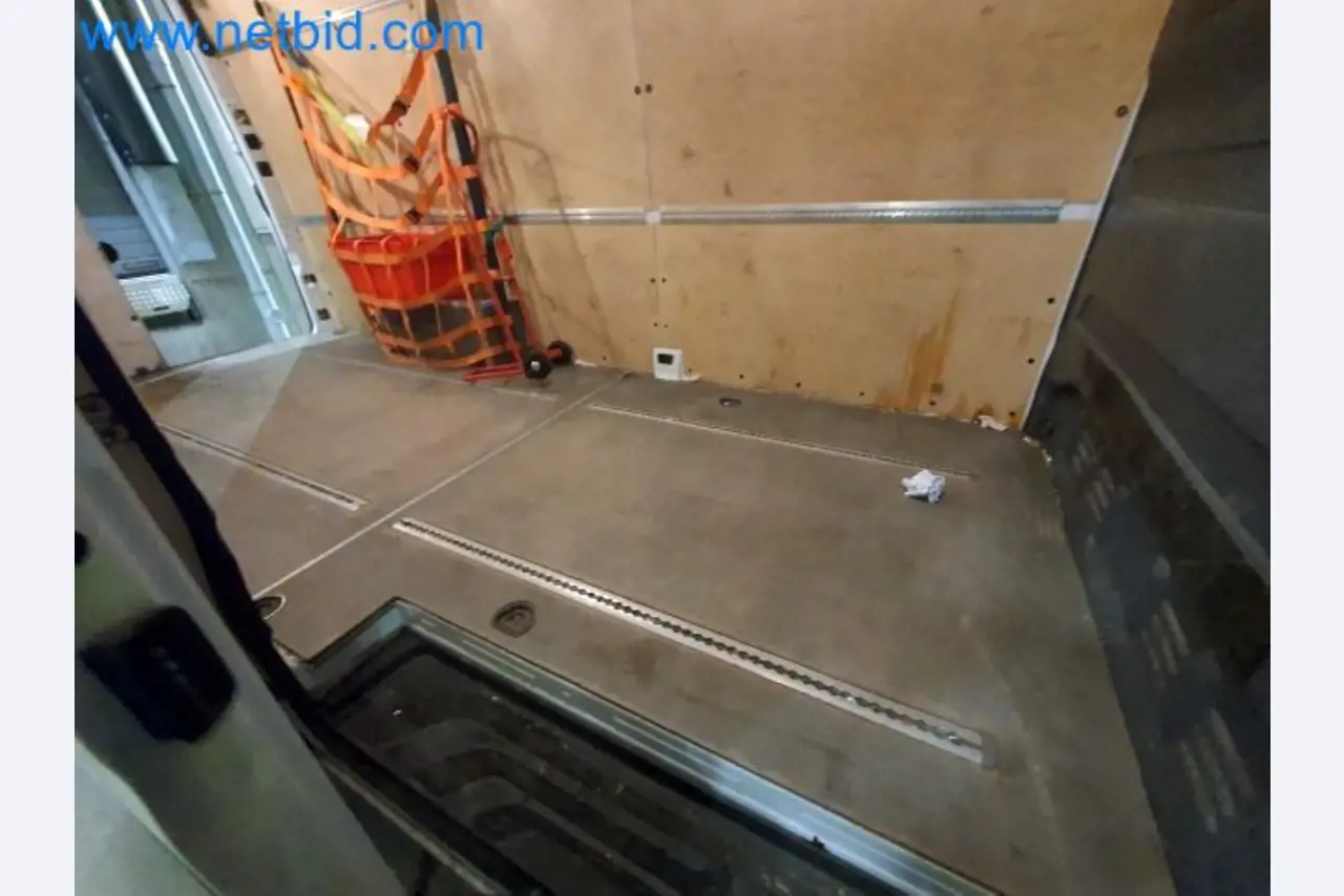 Transporteur van een pakketdienst-22