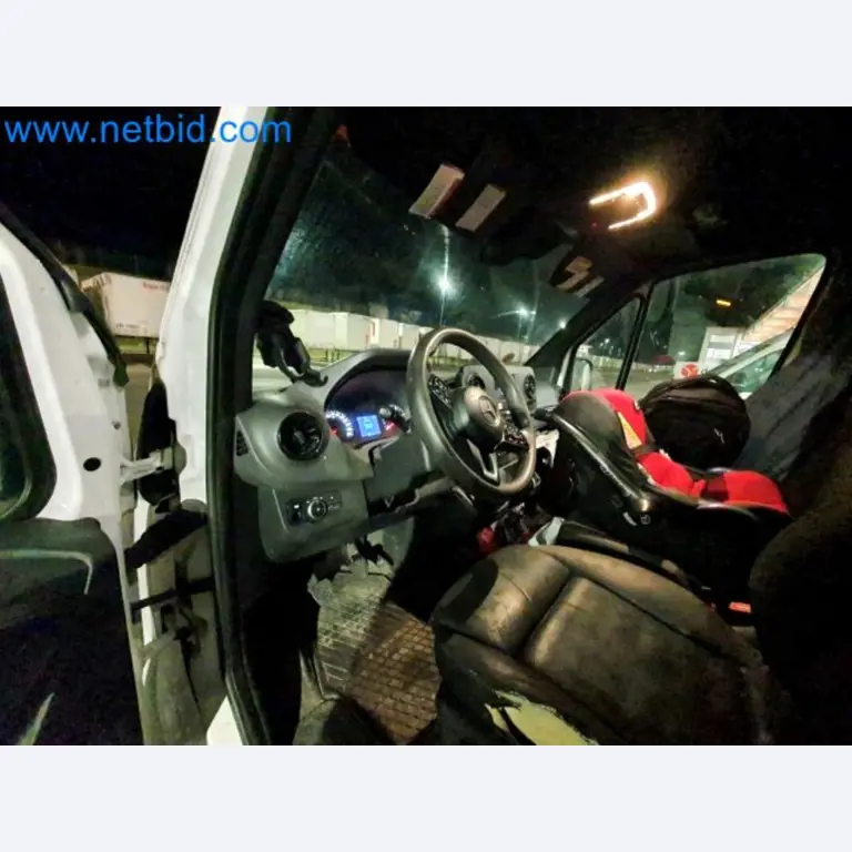 Transporteur van een pakketdienst-25