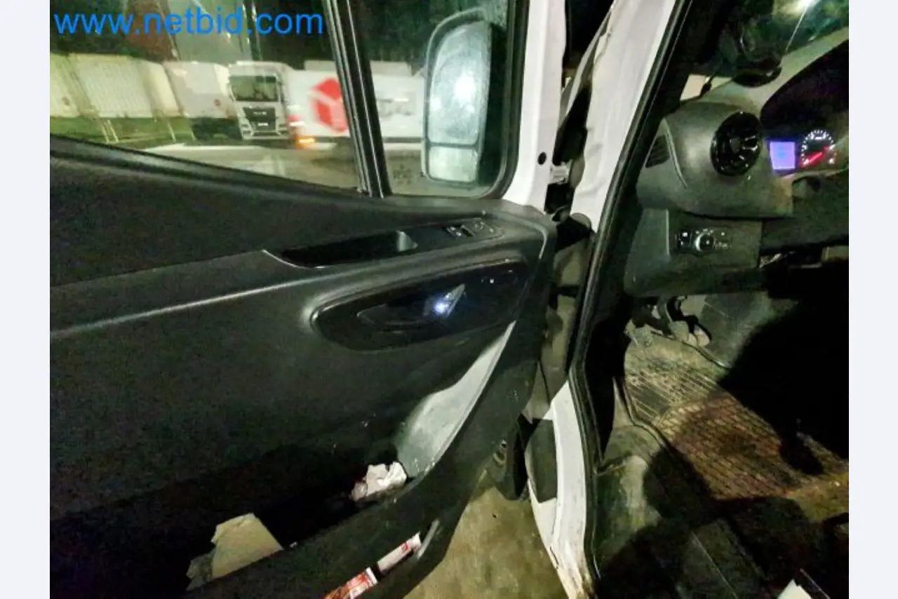 Transporteur van een pakketdienst-26