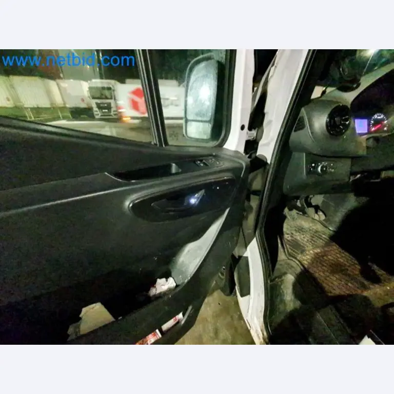 Transporteur van een pakketdienst-26