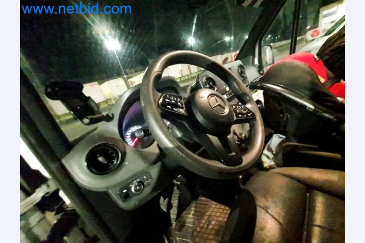 Transporteur van een pakketdienst-28