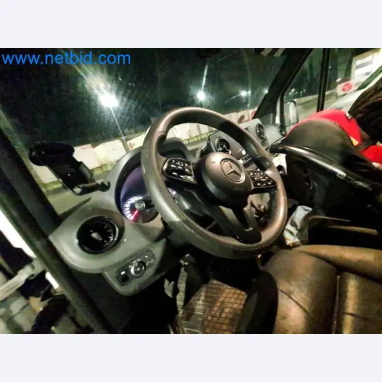 Transporteur van een pakketdienst-28