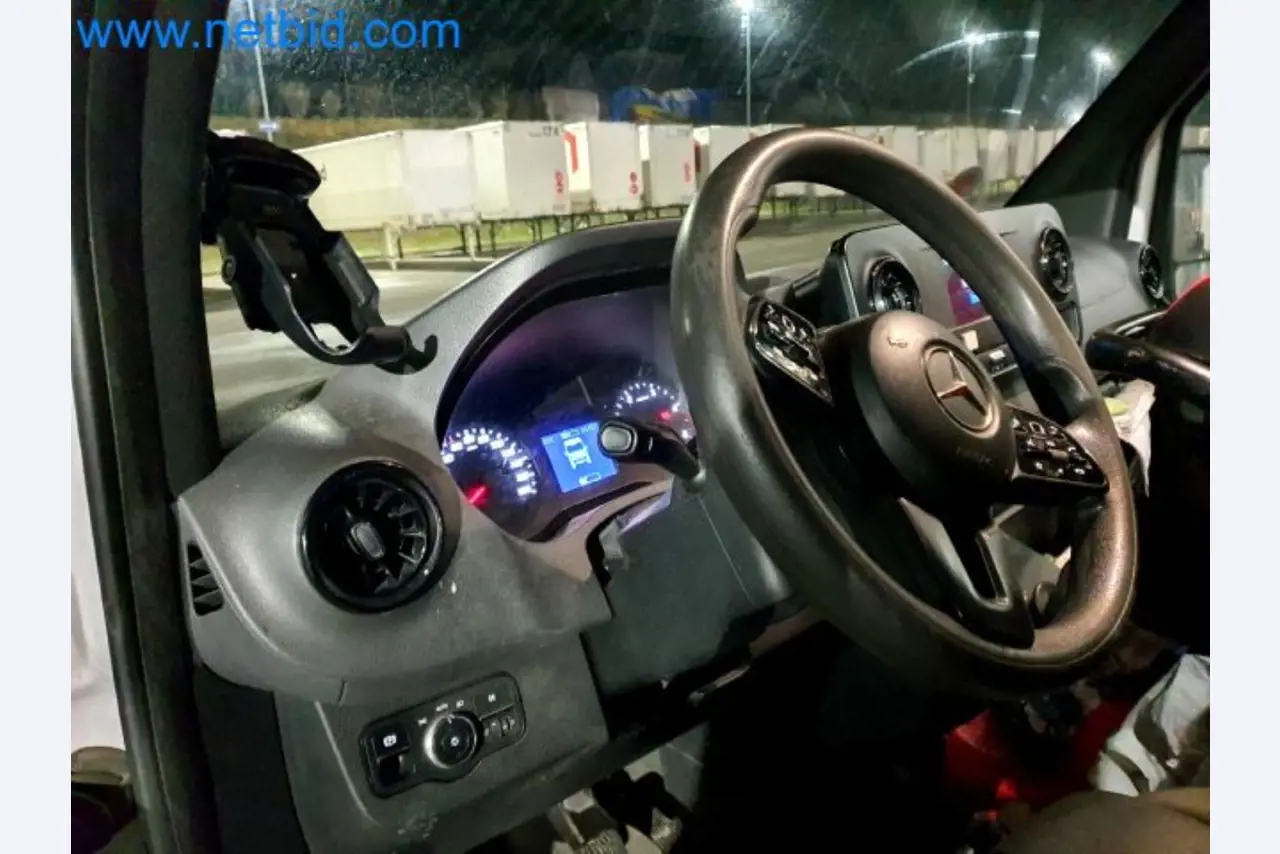 Transporteur van een pakketdienst-29