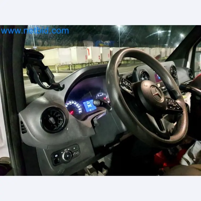 Transporteur van een pakketdienst-29