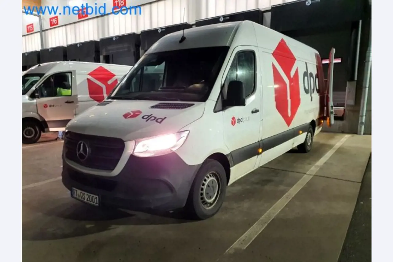 Transporteur van een pakketdienst-2