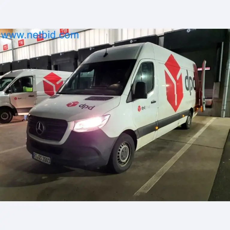 Transporteur van een pakketdienst-2