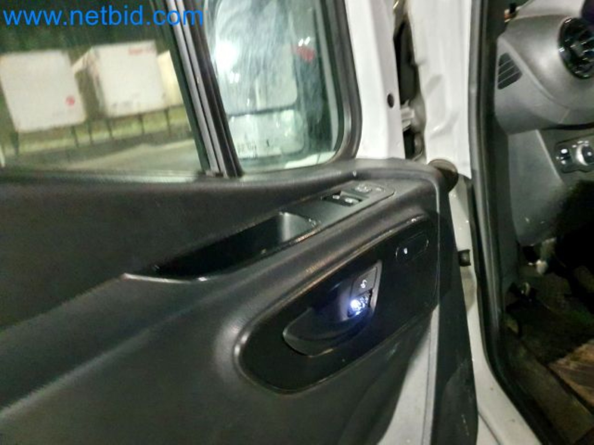 Przewoźnik paczek-30