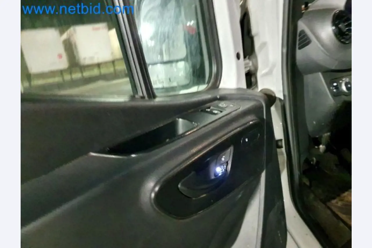 Transporteur van een pakketdienst-30