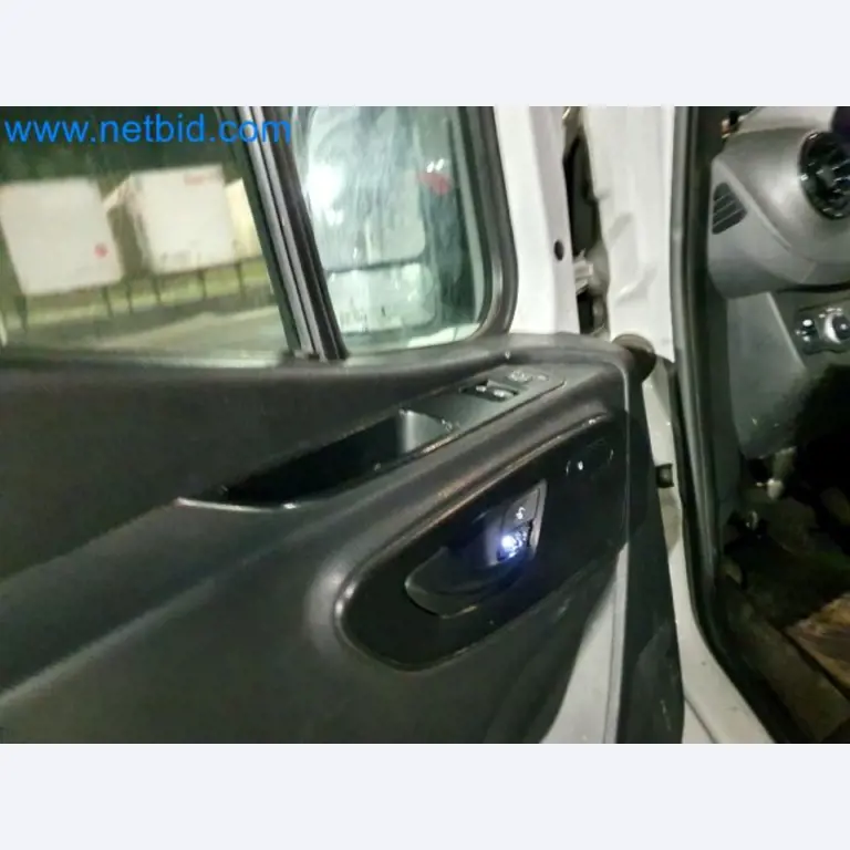 Transporteur van een pakketdienst-30