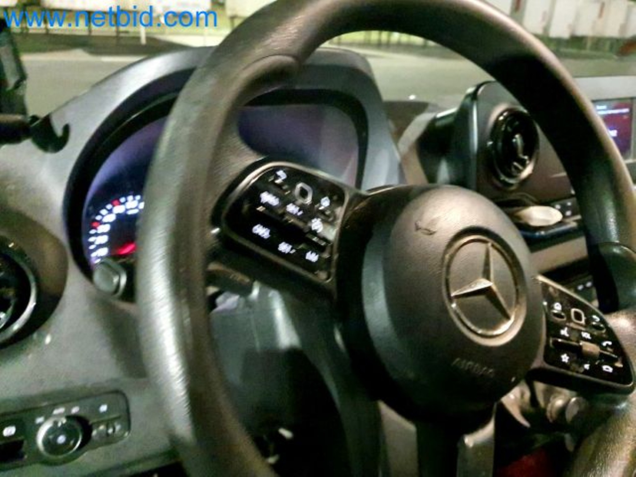 Przewoźnik paczek-32