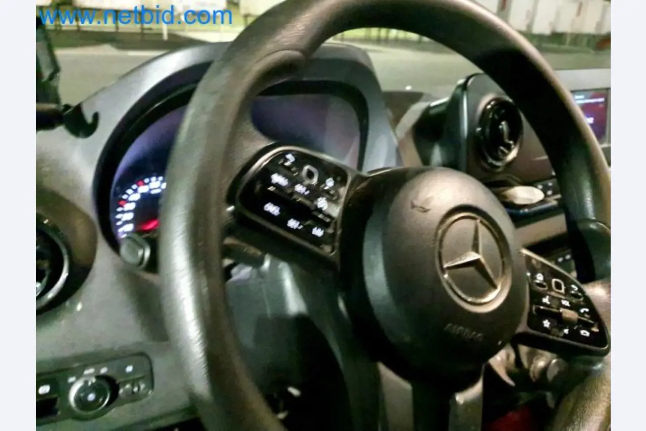 Transporteur van een pakketdienst-32