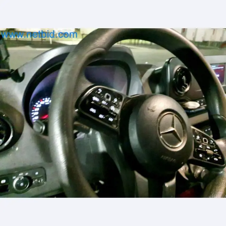 Transporteur van een pakketdienst-32