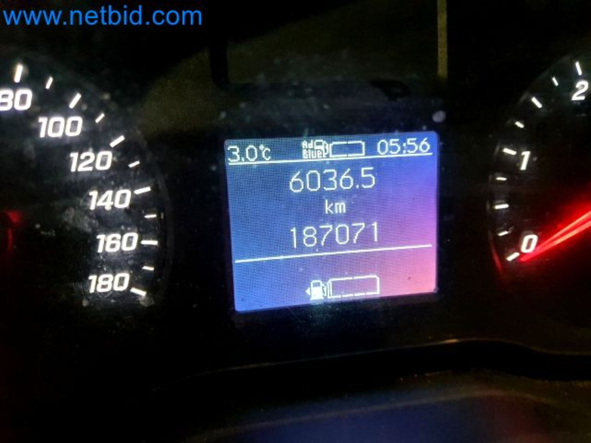 Przewoźnik paczek-33