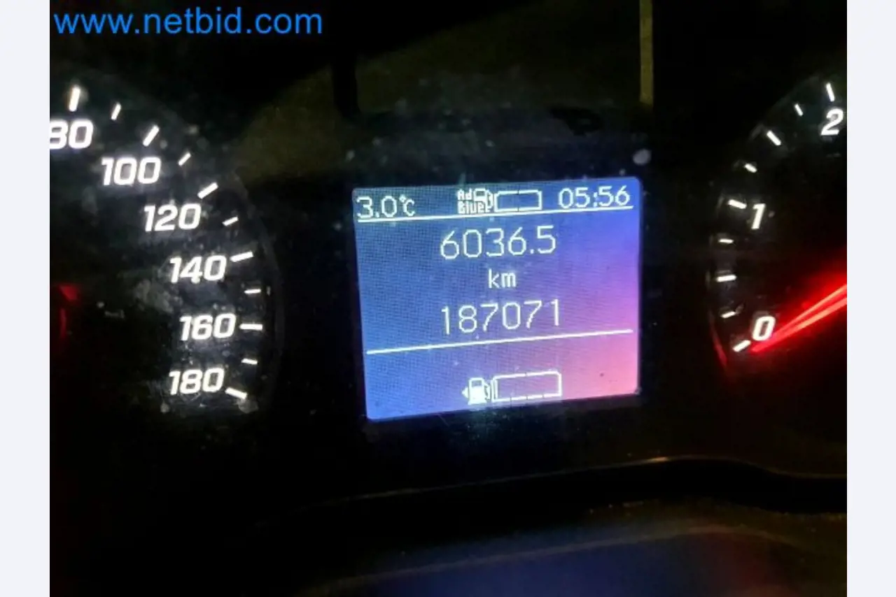 Transporteur van een pakketdienst-33