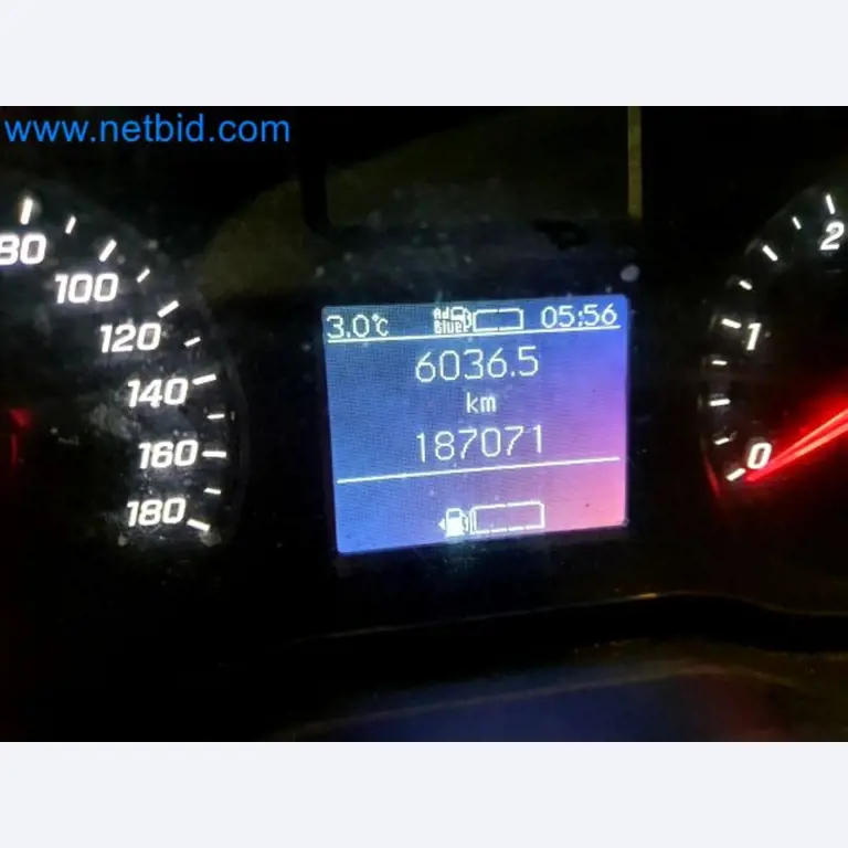 Transporteur van een pakketdienst-33