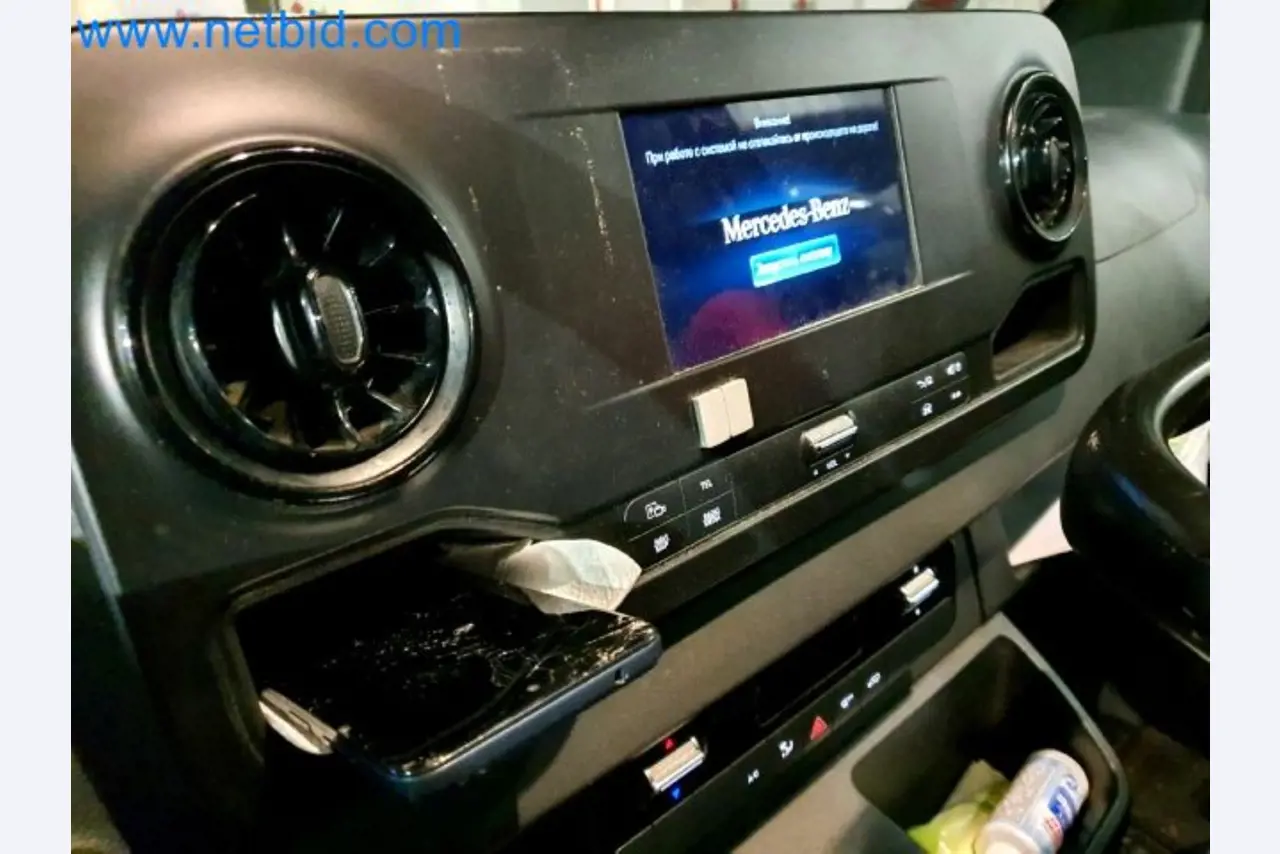 Transporteur van een pakketdienst-34